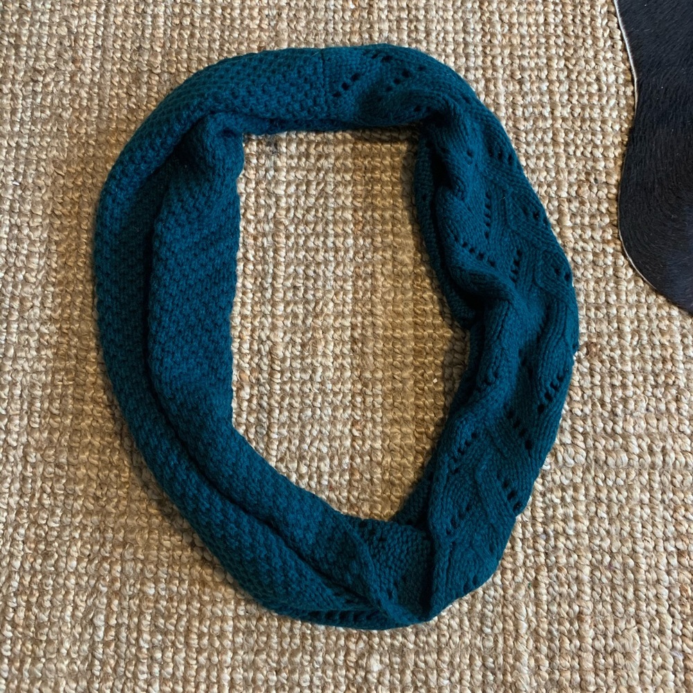 Banana Republic forest green infinity scarf